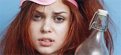 cô gái và bình rượu Gia sư tiếng Anh trực tuyến Hải Phòng cô gái và bình rượu Gia sư tiếng Anh trực tuyến Hải Phòng